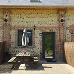 Ferienhaus Domaine Des Cerisiers - Piste Cyclable Reliant Honfleur - Parking Prive - Grand Jardin