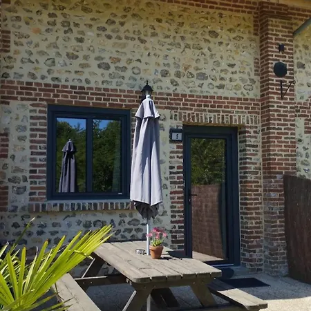 Дом отдыха Domaine Des Cerisiers - Piste Cyclable Reliant Honfleur - Parking Prive - Grand Jardin Berville-sur-Mer
